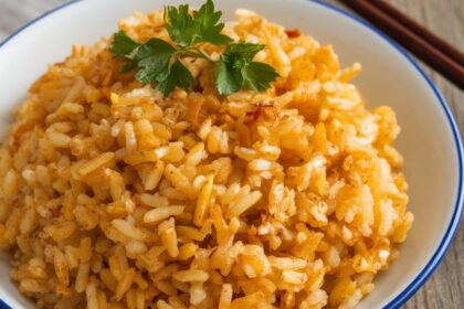 Quick-Fix 3-Ingredient Crispy Garlic Rice Hack 18 dish of crispy garlic rice