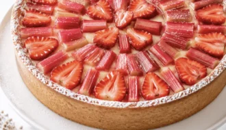 strawberry rhubarb custard tart 3